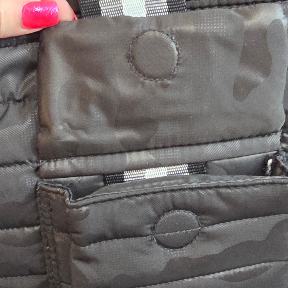 Think Royln Jetset Wingman Bag Large Black Camo Quilted Puffer Tote Travel Gym - Picture 5 of 8